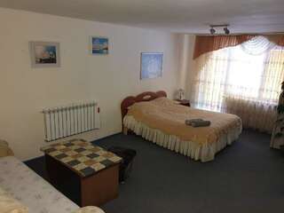 Отели типа «постель и завтрак» Mini Hotel Vesna Днепр Семейный номер Делюкс-5