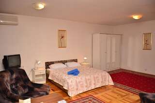 Отели типа «постель и завтрак» Mini Hotel Vesna Днепр Двухместный номер "Комфорт" с 1 кроватью и балконом-4