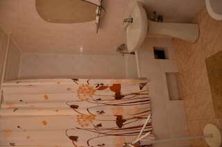 Отели типа «постель и завтрак» Mini Hotel Vesna Днепр Двухместный номер "Комфорт" с 1 кроватью и балконом-7