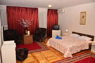 Отели типа «постель и завтрак» Mini Hotel Vesna Днепр Двухместный номер "Комфорт" с 1 кроватью и балконом-10