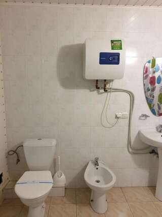 Отели типа «постель и завтрак» Mini Hotel Vesna Днепр Трехместный номер «Комфорт»-2