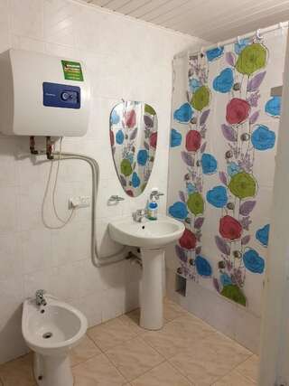 Отели типа «постель и завтрак» Mini Hotel Vesna Днепр Трехместный номер «Комфорт»-4